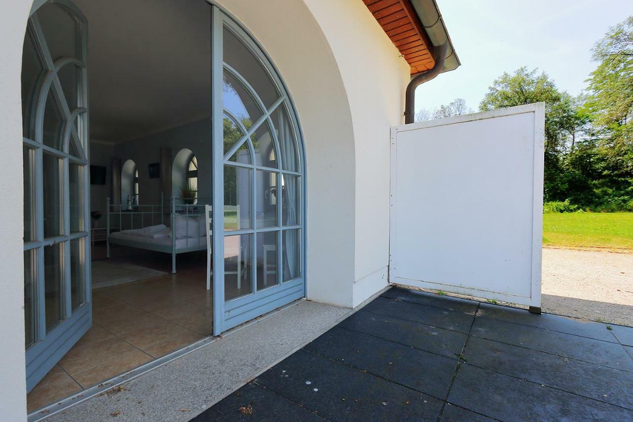 Elbzollhaus Dessau Hotel Exterior photo